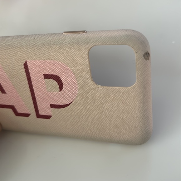 iPhone 11 Pro Max cases - Picture 3 of 9